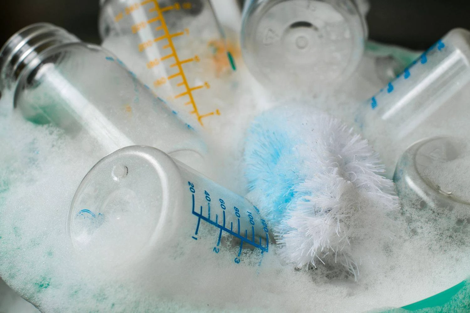 Tips Sterilisasi Perlengkapan Makan Bayi Menjaga Kebersihan dan Kesehatan Si Kecil